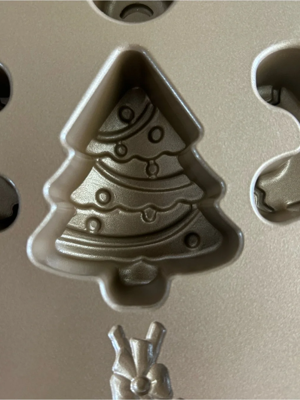 NEW Gingerbread Boy & Christmas Trees Non-Stick Mini Cake Pan Mold Ciroa Holiday